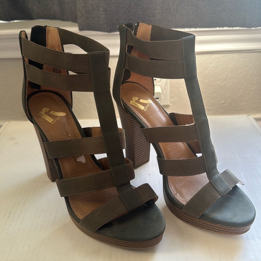 Beautiful Hunter Green Heels